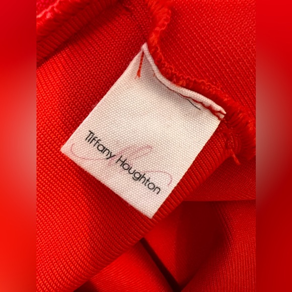 Red Slimming Stretch Dress with Exaggerated Sleeves Size M by Tiffany Houghton - Picture 5 of 5